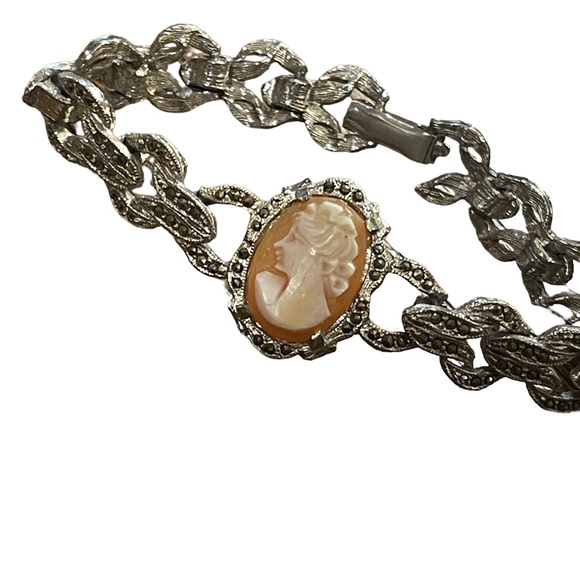 Vintage Silver finish marcasite carved shell cameo fancy bracelet - Picture 3 of 12